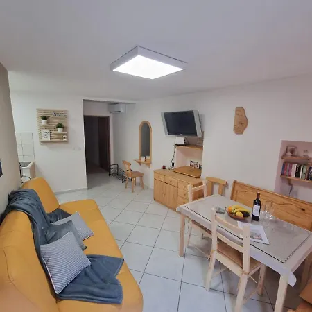 Ohana Apartment